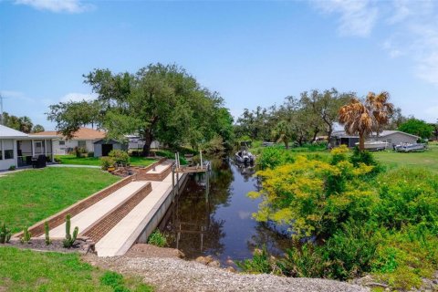 House in Punta Gorda, Florida 2 bedrooms, 138.61 sq.m. № 1778321 - photo 14