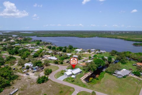 House in Punta Gorda, Florida 2 bedrooms, 138.61 sq.m. № 1778321 - photo 4