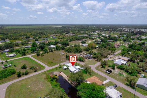 House in Punta Gorda, Florida 2 bedrooms, 138.61 sq.m. № 1778321 - photo 5