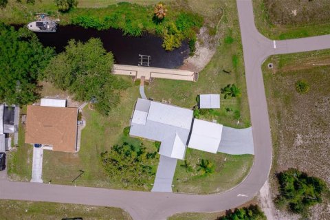House in Punta Gorda, Florida 2 bedrooms, 138.61 sq.m. № 1778321 - photo 3