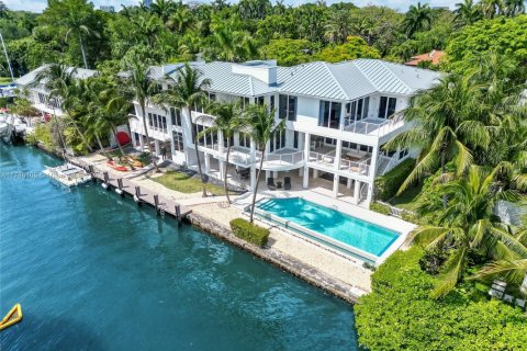 House in Miami, Florida 6 bedrooms, 888.24 sq.m. № 1646307 - photo 2