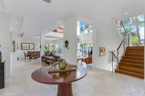 House in Miami, Florida 6 bedrooms, 888.24 sq.m. № 1646307 - photo 7