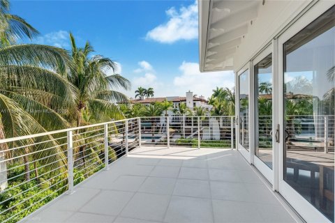 House in Miami, Florida 6 bedrooms, 888.24 sq.m. № 1646307 - photo 27