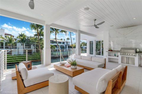 House in Miami, Florida 6 bedrooms, 888.24 sq.m. № 1646307 - photo 20