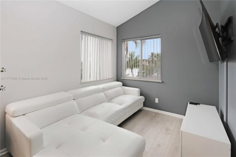 Casa en venta en Pembroke Pines, Florida, 4 dormitorios, 241.17 m2 № 1868618 - foto 29