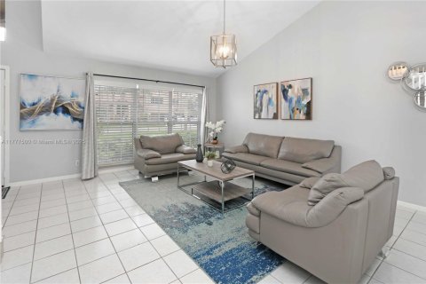 Casa en venta en Pembroke Pines, Florida, 4 dormitorios, 241.17 m2 № 1868618 - foto 21