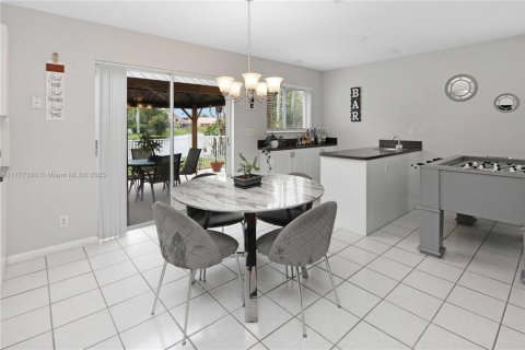 Casa en venta en Pembroke Pines, Florida, 4 dormitorios, 241.17 m2 № 1868618 - foto 12