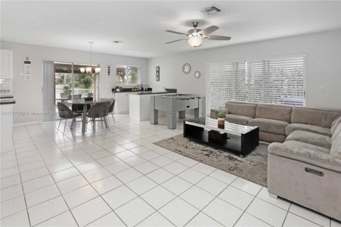 Casa en venta en Pembroke Pines, Florida, 4 dormitorios, 241.17 m2 № 1868618 - foto 10