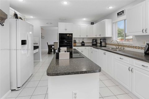Casa en venta en Pembroke Pines, Florida, 4 dormitorios, 241.17 m2 № 1868618 - foto 5