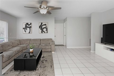 Casa en venta en Pembroke Pines, Florida, 4 dormitorios, 241.17 m2 № 1868618 - foto 8