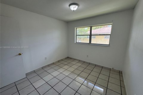 Снять в аренду кондоминиум в Майами, Флорида 2 спальни, 76.64м2, № 1933921 - фото 11