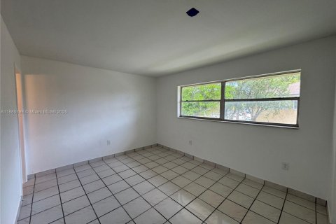 Снять в аренду кондоминиум в Майами, Флорида 2 спальни, 76.64м2, № 1933921 - фото 14