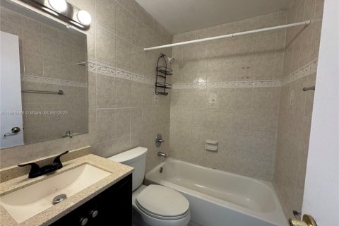 Снять в аренду кондоминиум в Майами, Флорида 2 спальни, 76.64м2, № 1933921 - фото 13