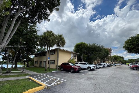 Снять в аренду кондоминиум в Майами, Флорида 2 спальни, 76.64м2, № 1933921 - фото 19