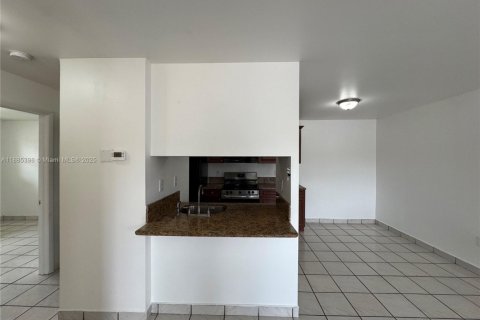 Снять в аренду кондоминиум в Майами, Флорида 2 спальни, 76.64м2, № 1933921 - фото 5