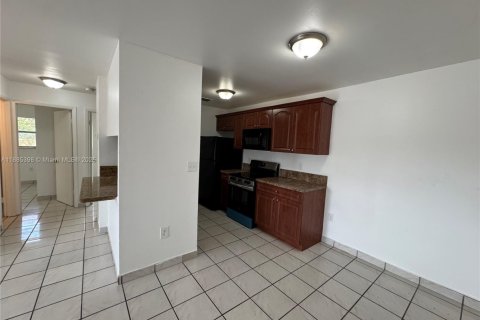 Снять в аренду кондоминиум в Майами, Флорида 2 спальни, 76.64м2, № 1933921 - фото 6