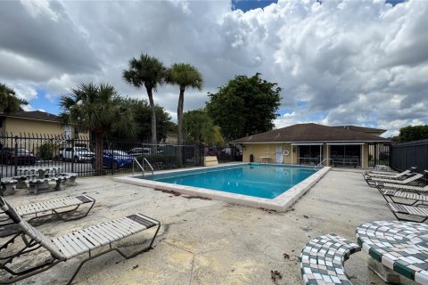 Снять в аренду кондоминиум в Майами, Флорида 2 спальни, 76.64м2, № 1933921 - фото 17