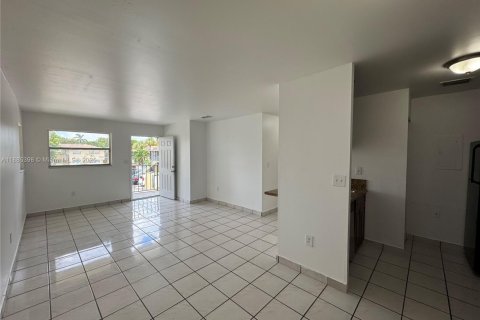 Снять в аренду кондоминиум в Майами, Флорида 2 спальни, 76.64м2, № 1933921 - фото 4