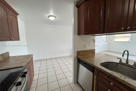 Снять в аренду кондоминиум в Майами, Флорида 2 спальни, 76.64м2, № 1933921 - фото 8