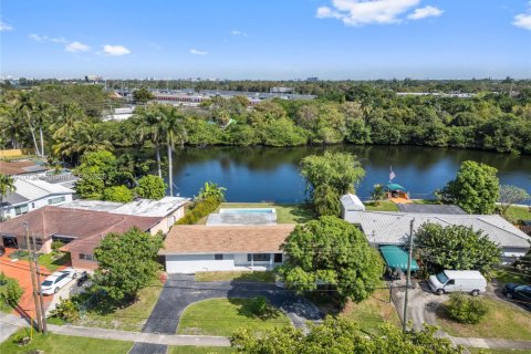Villa ou maison à louer à Hollywood, Floride: 3 chambres, 142.79 m2 № 1976117 - photo 24