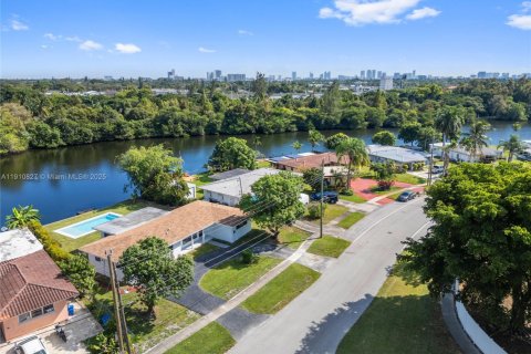 Villa ou maison à louer à Hollywood, Floride: 3 chambres, 142.79 m2 № 1976117 - photo 23