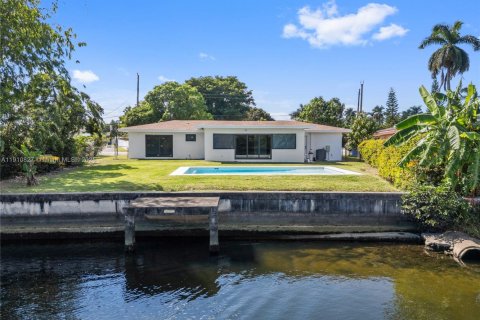 Villa ou maison à louer à Hollywood, Floride: 3 chambres, 142.79 m2 № 1976117 - photo 15