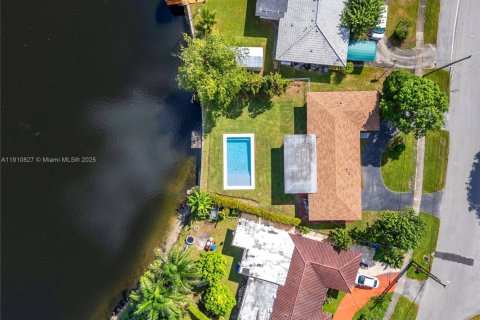 Villa ou maison à louer à Hollywood, Floride: 3 chambres, 142.79 m2 № 1976117 - photo 3