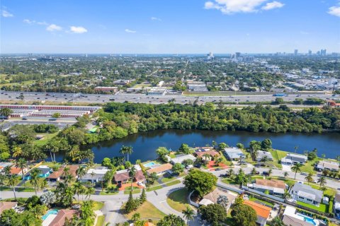 Villa ou maison à louer à Hollywood, Floride: 3 chambres, 142.79 m2 № 1976117 - photo 22