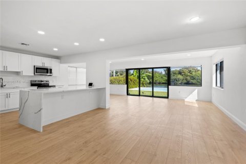 Villa ou maison à louer à Hollywood, Floride: 3 chambres, 142.79 m2 № 1976117 - photo 1