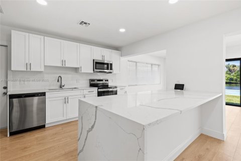 Villa ou maison à louer à Hollywood, Floride: 3 chambres, 142.79 m2 № 1976117 - photo 6