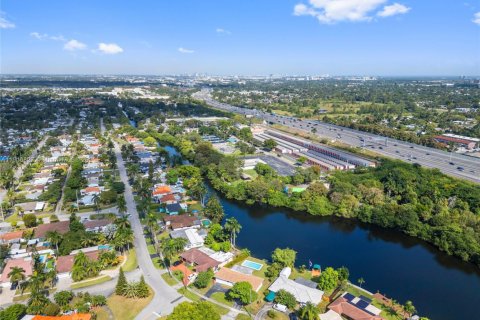 Villa ou maison à louer à Hollywood, Floride: 3 chambres, 142.79 m2 № 1976117 - photo 21