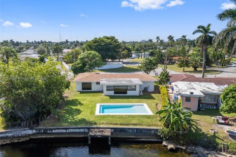 Villa ou maison à louer à Hollywood, Floride: 3 chambres, 142.79 m2 № 1976117 - photo 16