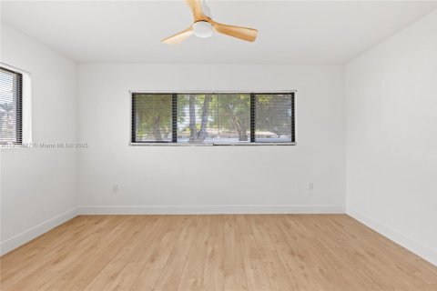 Villa ou maison à louer à Hollywood, Floride: 3 chambres, 142.79 m2 № 1976117 - photo 27