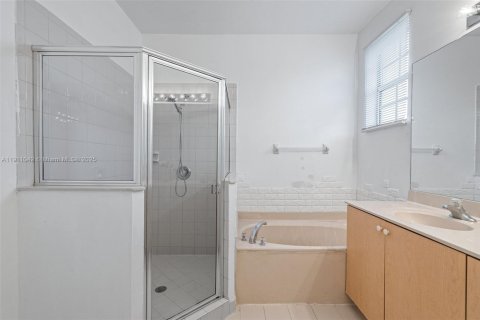 Townhouse in Homestead, Florida 3 bedrooms, 140.1 sq.m. № 1966178 - photo 17