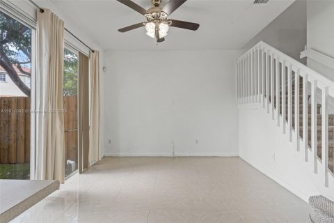 Townhouse in Homestead, Florida 3 bedrooms, 140.1 sq.m. № 1966178 - photo 9