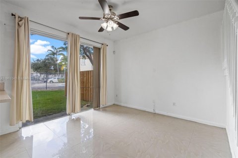 Townhouse in Homestead, Florida 3 bedrooms, 140.1 sq.m. № 1966178 - photo 8