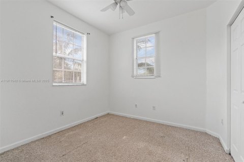 Townhouse in Homestead, Florida 3 bedrooms, 140.1 sq.m. № 1966178 - photo 23