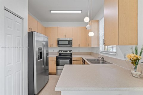 Townhouse in Homestead, Florida 3 bedrooms, 140.1 sq.m. № 1966178 - photo 11