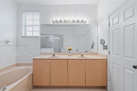 Townhouse in Homestead, Florida 3 bedrooms, 140.1 sq.m. № 1966178 - photo 16