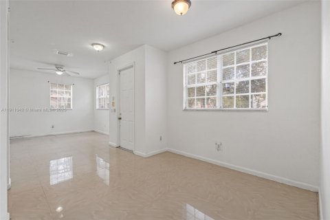 Townhouse in Homestead, Florida 3 bedrooms, 140.1 sq.m. № 1966178 - photo 4