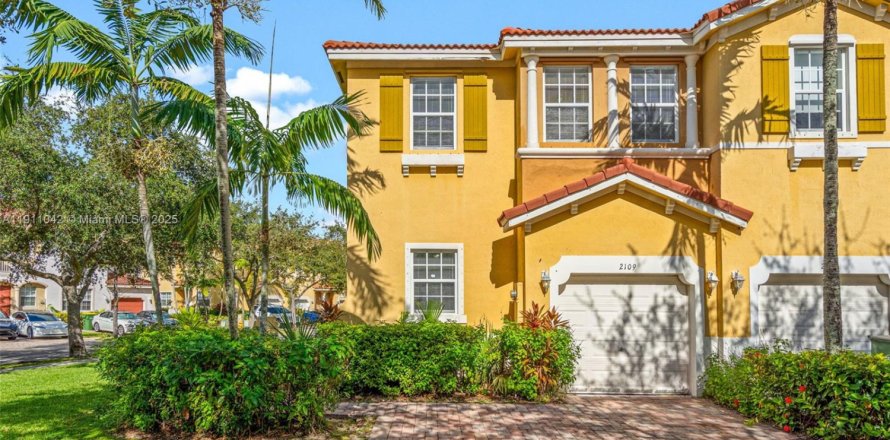 Townhouse in Homestead, Florida 3 bedrooms, 140.1 sq.m. № 1966178