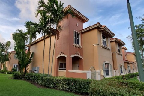 Adosado en alquiler en Dania Beach, Florida, 3 dormitorios, 150.13 m2 № 1995416 - foto 2