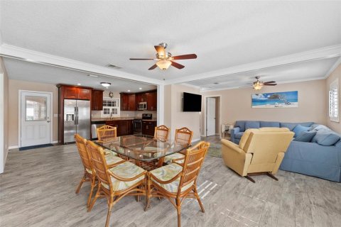 House in Tampa, Florida 3 bedrooms, 111.85 sq.m. № 1855431 - photo 3