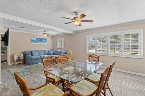 House in Tampa, Florida 3 bedrooms, 111.85 sq.m. № 1855431 - photo 9