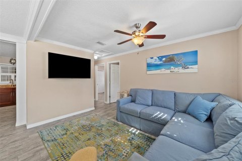 House in Tampa, Florida 3 bedrooms, 111.85 sq.m. № 1855431 - photo 4