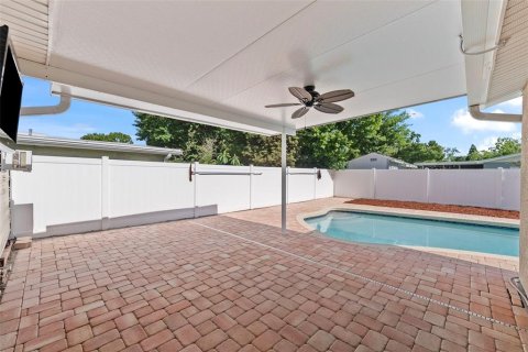 House in Tampa, Florida 3 bedrooms, 111.85 sq.m. № 1855431 - photo 26