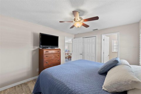 House in Tampa, Florida 3 bedrooms, 111.85 sq.m. № 1855431 - photo 16