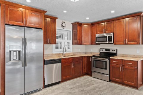 House in Tampa, Florida 3 bedrooms, 111.85 sq.m. № 1855431 - photo 11