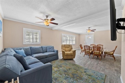 House in Tampa, Florida 3 bedrooms, 111.85 sq.m. № 1855431 - photo 6