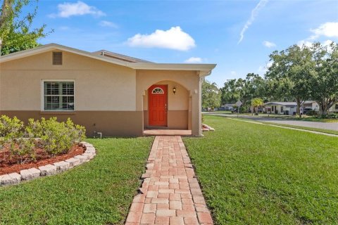 House in Tampa, Florida 3 bedrooms, 111.85 sq.m. № 1855431 - photo 2